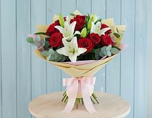 Букет цветов из:  Лилии и Розы в Ассиновской