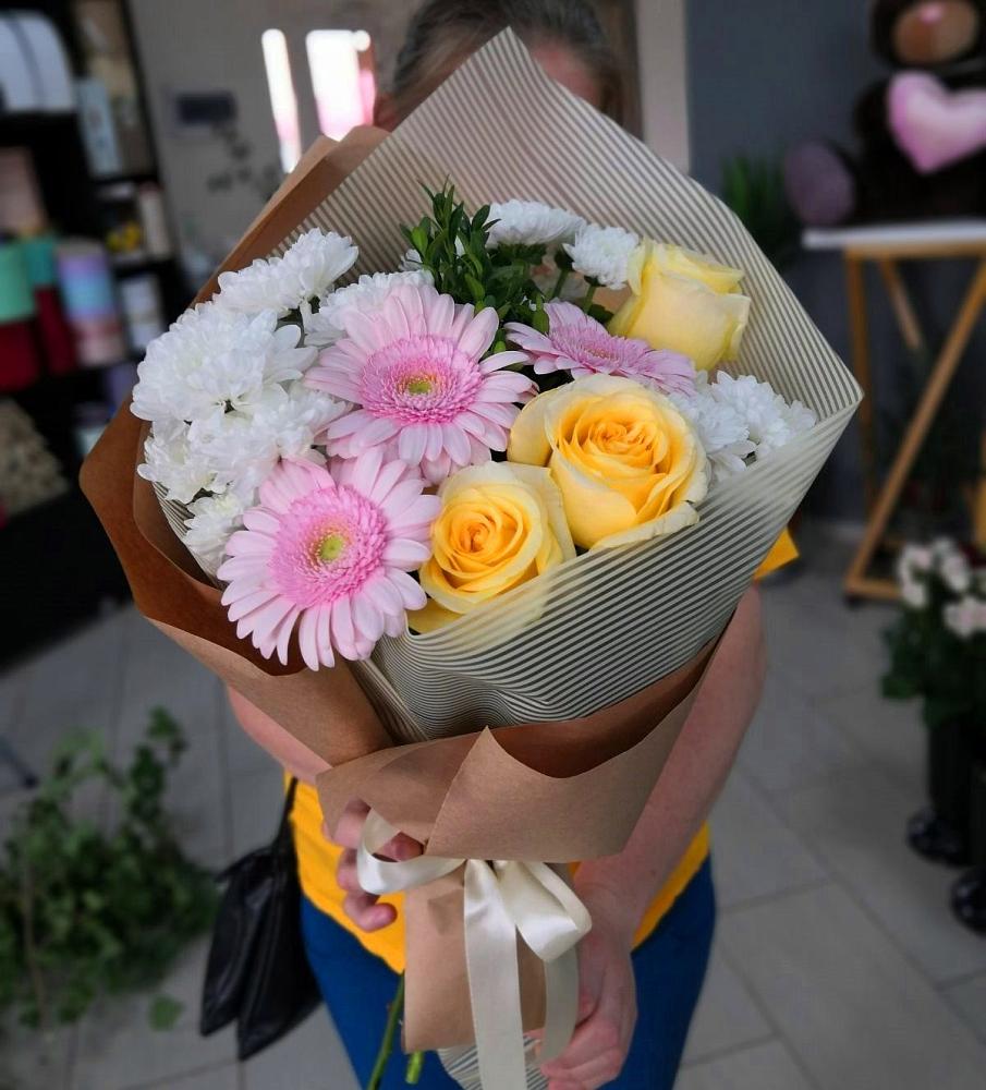 Букет цветов из: Герберы, Розы и Хризантемы в Ассиновской