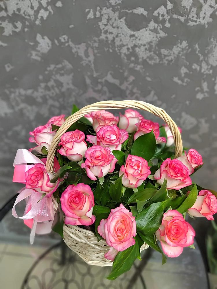 Цветочная композиция из Розы в корзине в Ассиновской