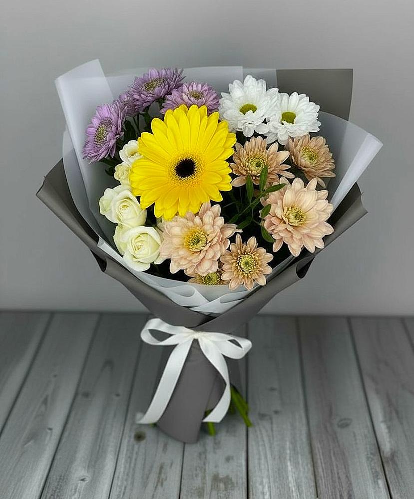 Букет цветов из: Розы, Герберы и Хризантемы в Ассиновской