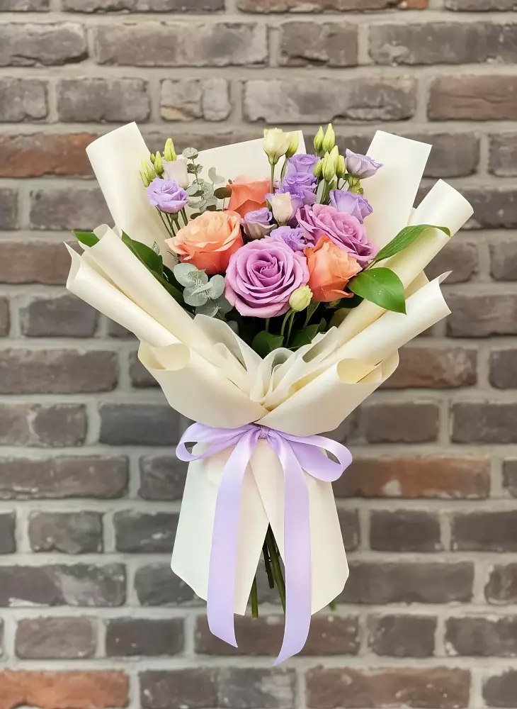 Букет цветов из: Лизиантусы и Розы в Ассиновской