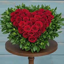 Цветочная композиция из Розы в виде сердца в Ассиновской