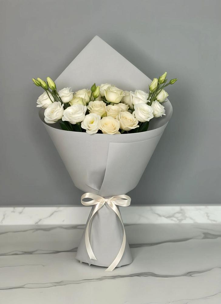 Букет цветов из: Розы и Лизиантусы в Ассиновской