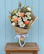 Букет цветов из:  Альстромерии, Лизиантусы, Розы и Хризантемы в Ассиновской