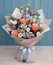 Букет цветов из:  Лизиантусы, Розы, Альстромерии и Гипсофила в Ассиновской