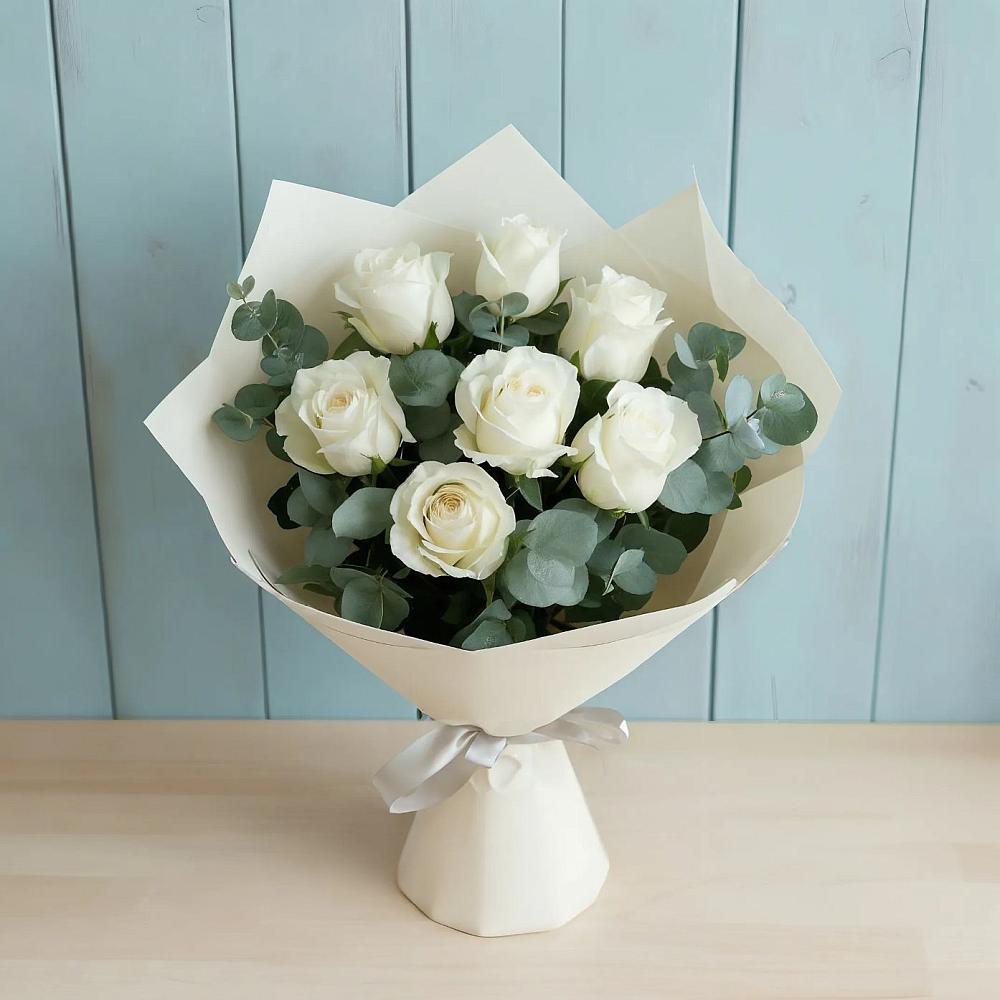 Букет Белые розы в Эвкалипте в Ассиновской