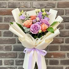 Букет цветов из:  Лизиантусы и Розы в Ассиновской