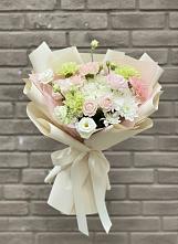 Букет цветов из:  Гвоздики, Розы, Лизиантусы и Хризантемы в Ассиновской