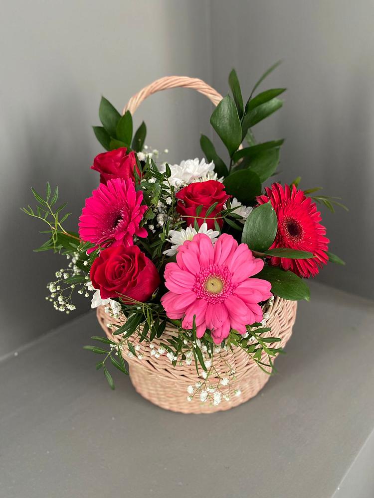 Цветочная композиция из Розы, Хризантемы и Герберы в корзине в Ассиновской