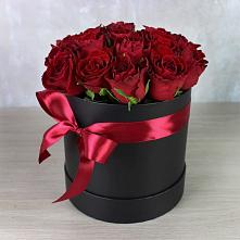 Цветочная композиция из Розы в шляпной коробке в Ассиновской