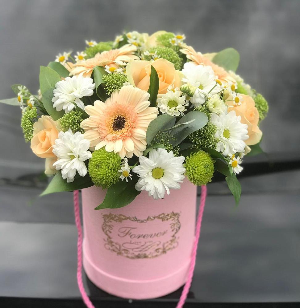 Цветочная композиция из Розы, Герберы и Хризантемы в шляпной коробке в Ассиновской