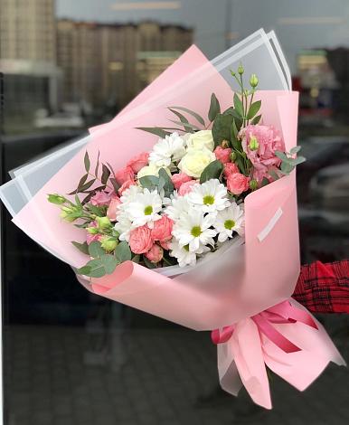 Букет цветов из: Розы, Лизиантусы и Хризантемы в Ассиновской