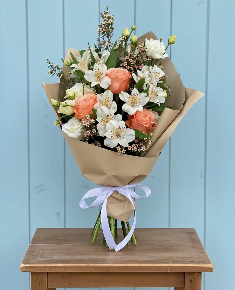 Букет цветов из: Альстромерии, Лизиантусы, Розы и Хризантемы в Ассиновской